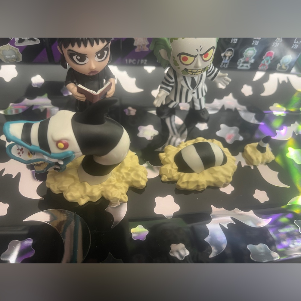 Funko Mystery Minis Beetlejuice Vinyl Figure Set of 3 - Picture 4 of 8